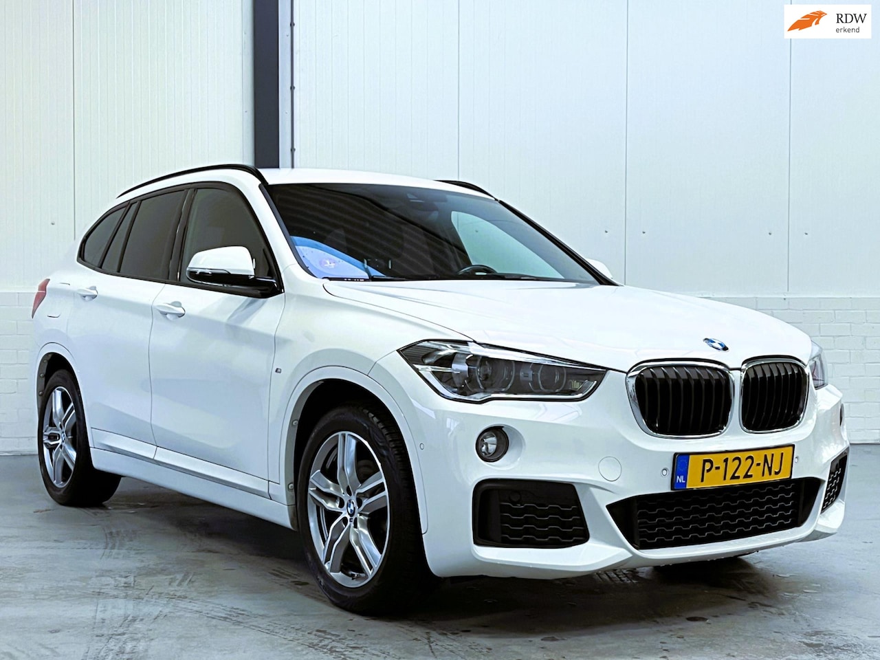 BMW X1 - SDrive18i High Executive M Sport|Trekhaak|Eindejaaractie - AutoWereld.nl