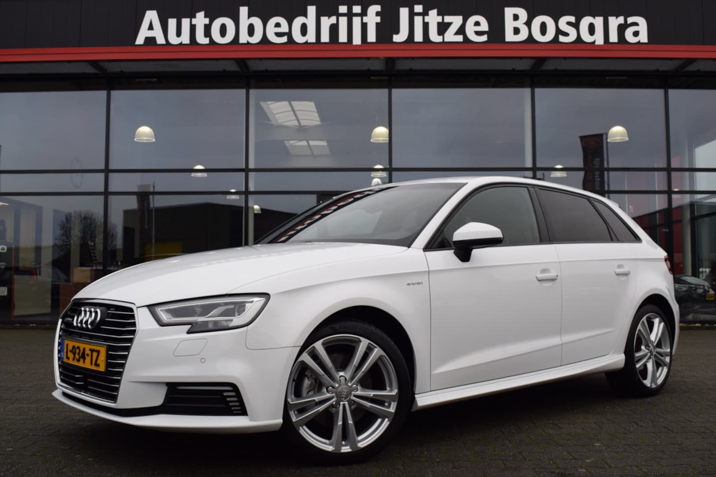 Audi A3 Sportback - 1.4 E-Tron S-Line Sport 204pk Bi-Xenon | Half Leder | Sportstoelen | Adap. Cruise | Full M - AutoWereld.nl