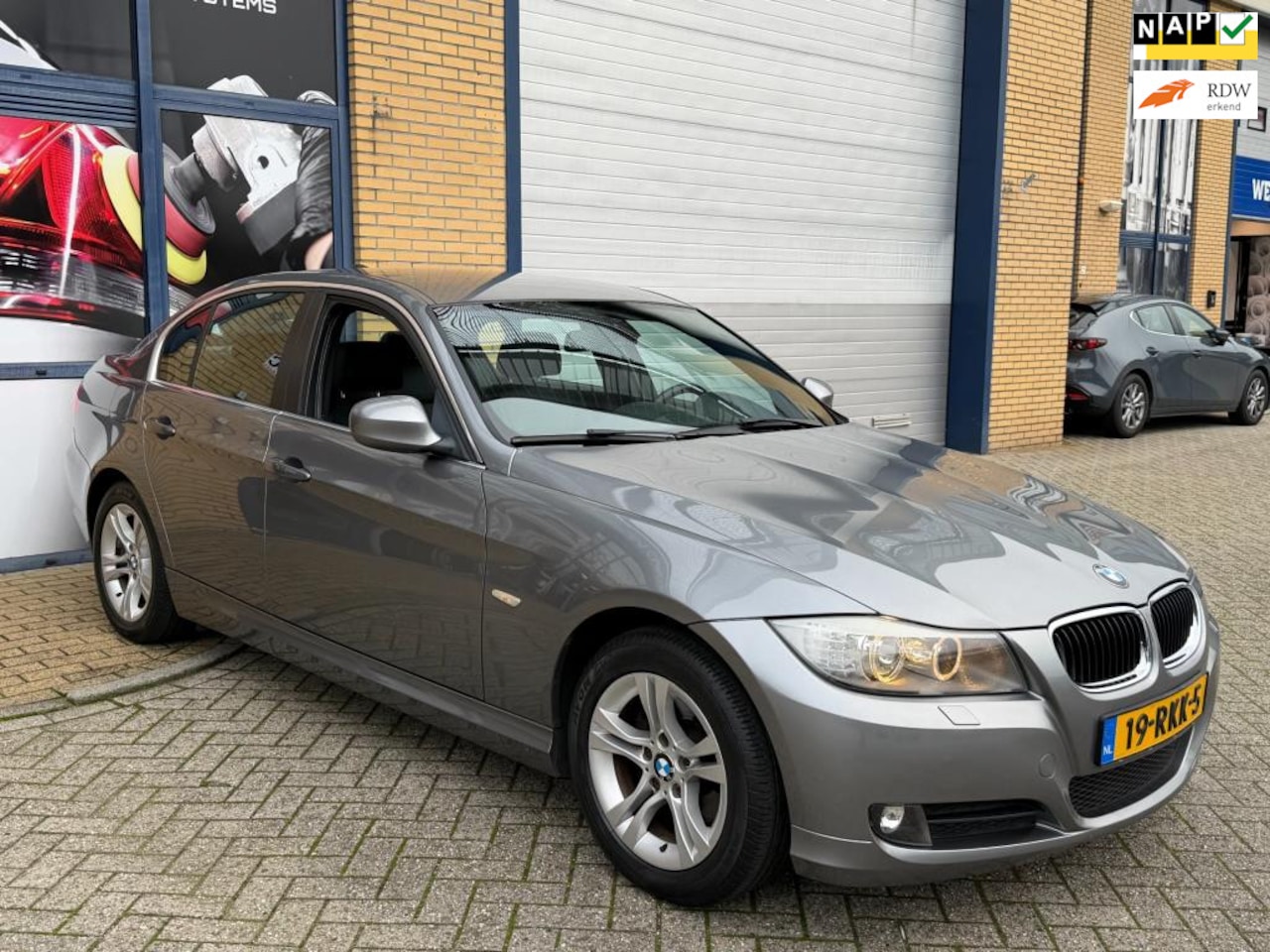 BMW 3-serie - 318i Corporate Lease Luxury Line 318i Corporate Lease Luxury Line, navigatie, leder, lichtmetaal, apk, nap, airco, pdc, cru - AutoWereld.nl