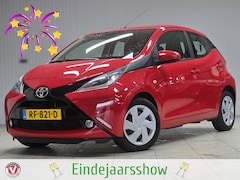 Toyota Aygo - 1.0 VVT-i x-play/ 5-Drs/ Camera/ Airco/ C.V. Afstand/ Elek. ramen/ Media-Scherm/ Isofix/ B