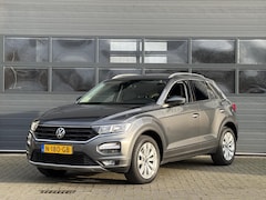 Volkswagen T-Roc - 1.5 TSI STYLE BUSINESS I AUTOMAAT I TREKHAAK I P-CAMERA I STOELVERWARMING