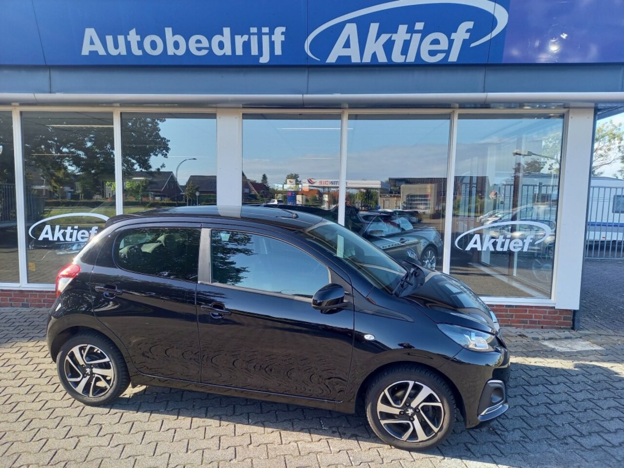 Peugeot 108 - 1.0 Executive Navi/Camera - AutoWereld.nl
