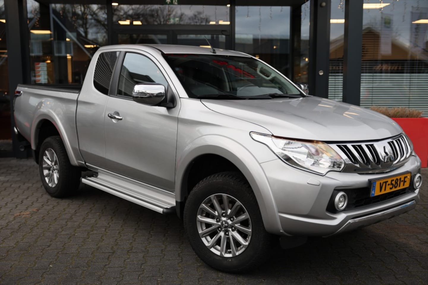 Mitsubishi L 200 - 2.4 DI-D CLUB CAB INTENCE 4WD VAN - AutoWereld.nl