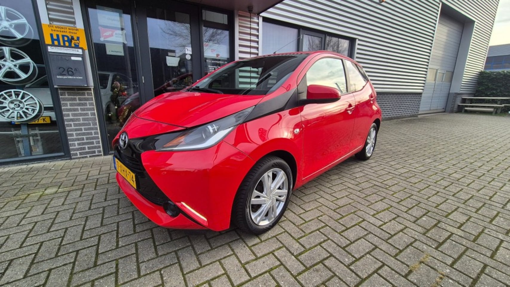 Toyota Aygo - 1.0VVT-i X play AIRCO CAMERA EL RAMEN LED NAP - AutoWereld.nl