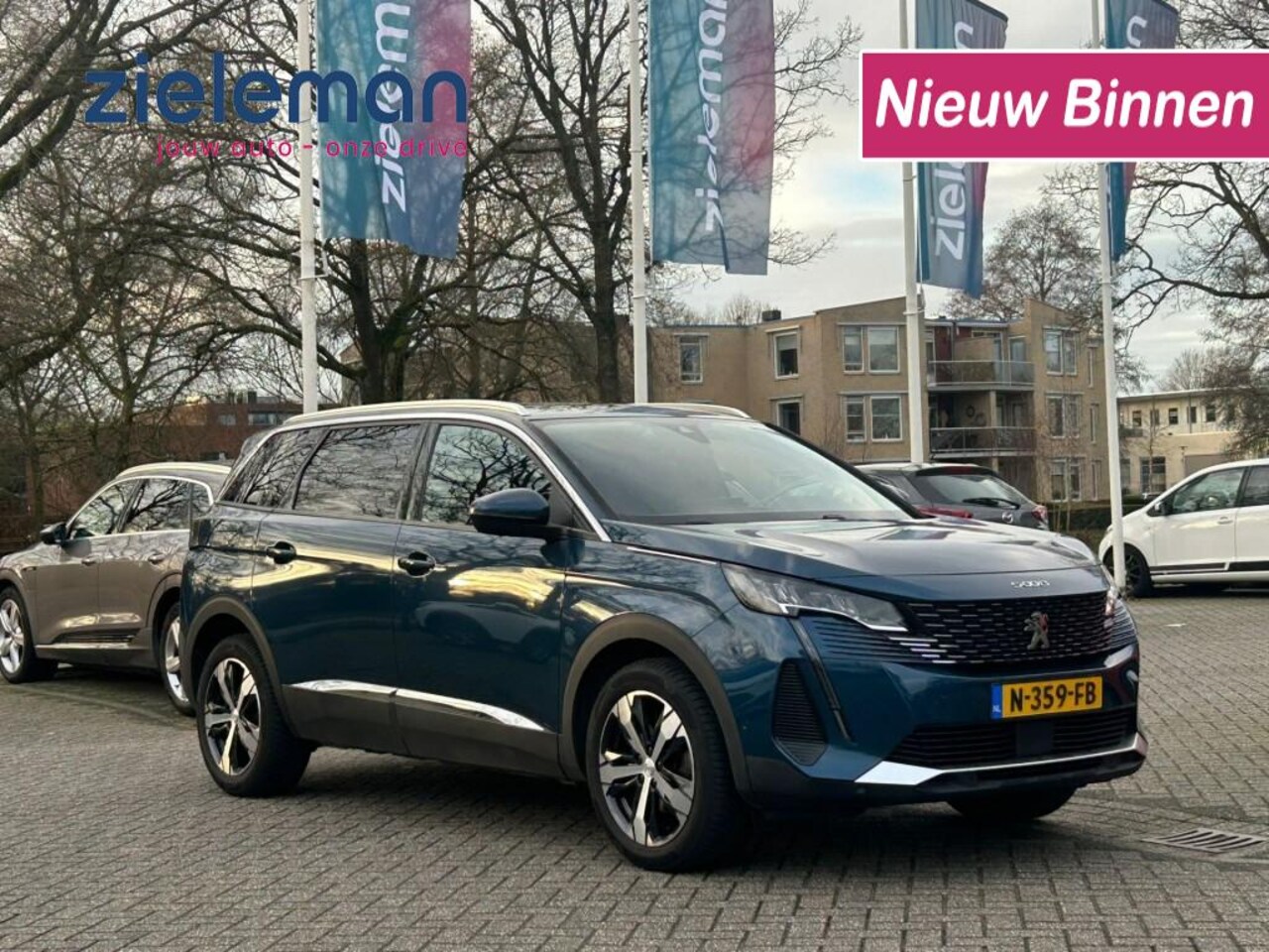 Peugeot 5008 - 1.2 PureTech Allure 7 Persoons Automaat - Digitaal Cockpit, Carplay, Navi, Cruise, Half Le - AutoWereld.nl