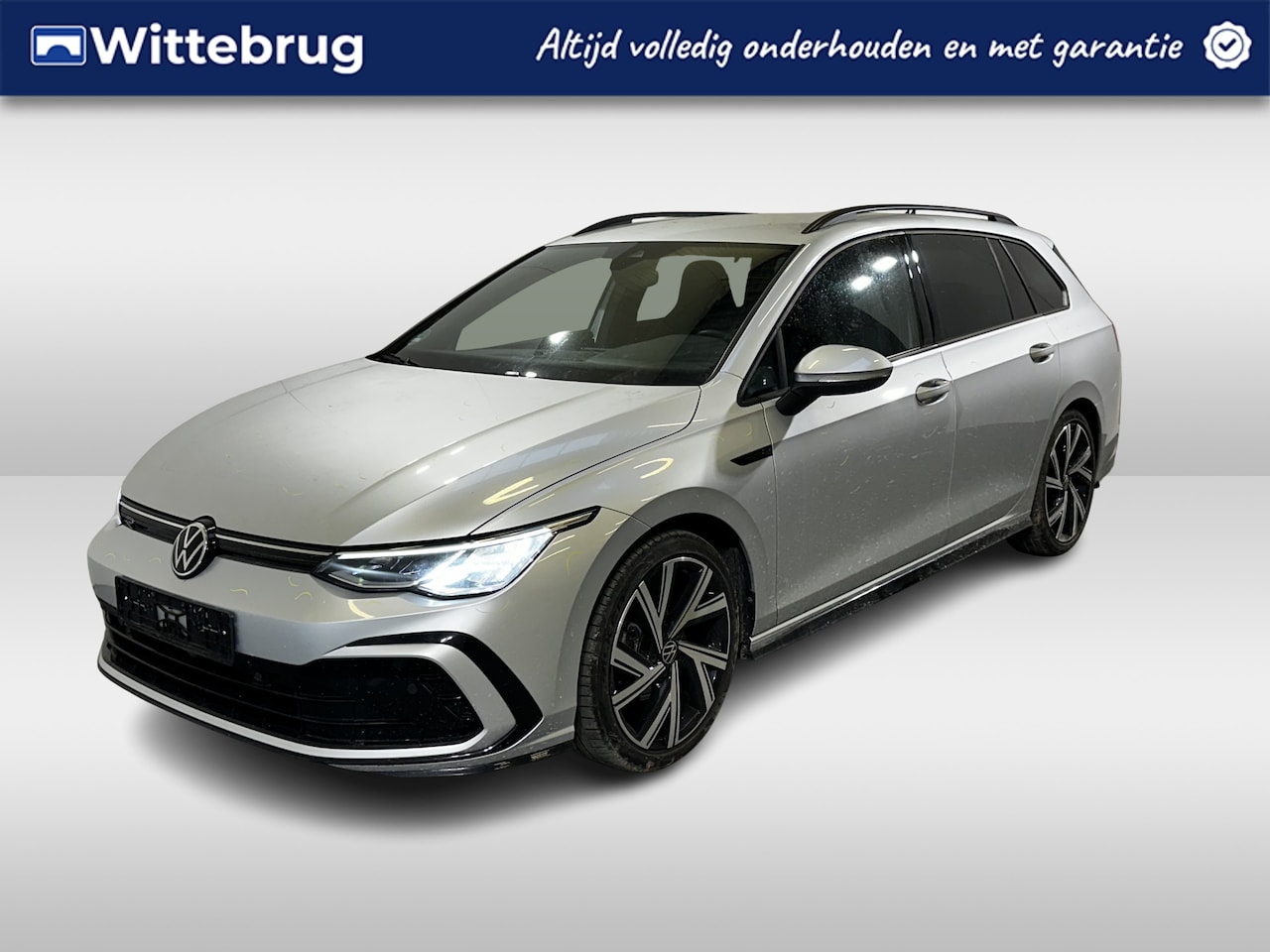 Volkswagen Golf Variant - 1.5 eTSI R-Line / AUTOMAAT/ TREKHAAK/ PARK.SENSOR.V+A/ CAMERA/ STUUR+STOEL VERWARM./ APP-C - AutoWereld.nl