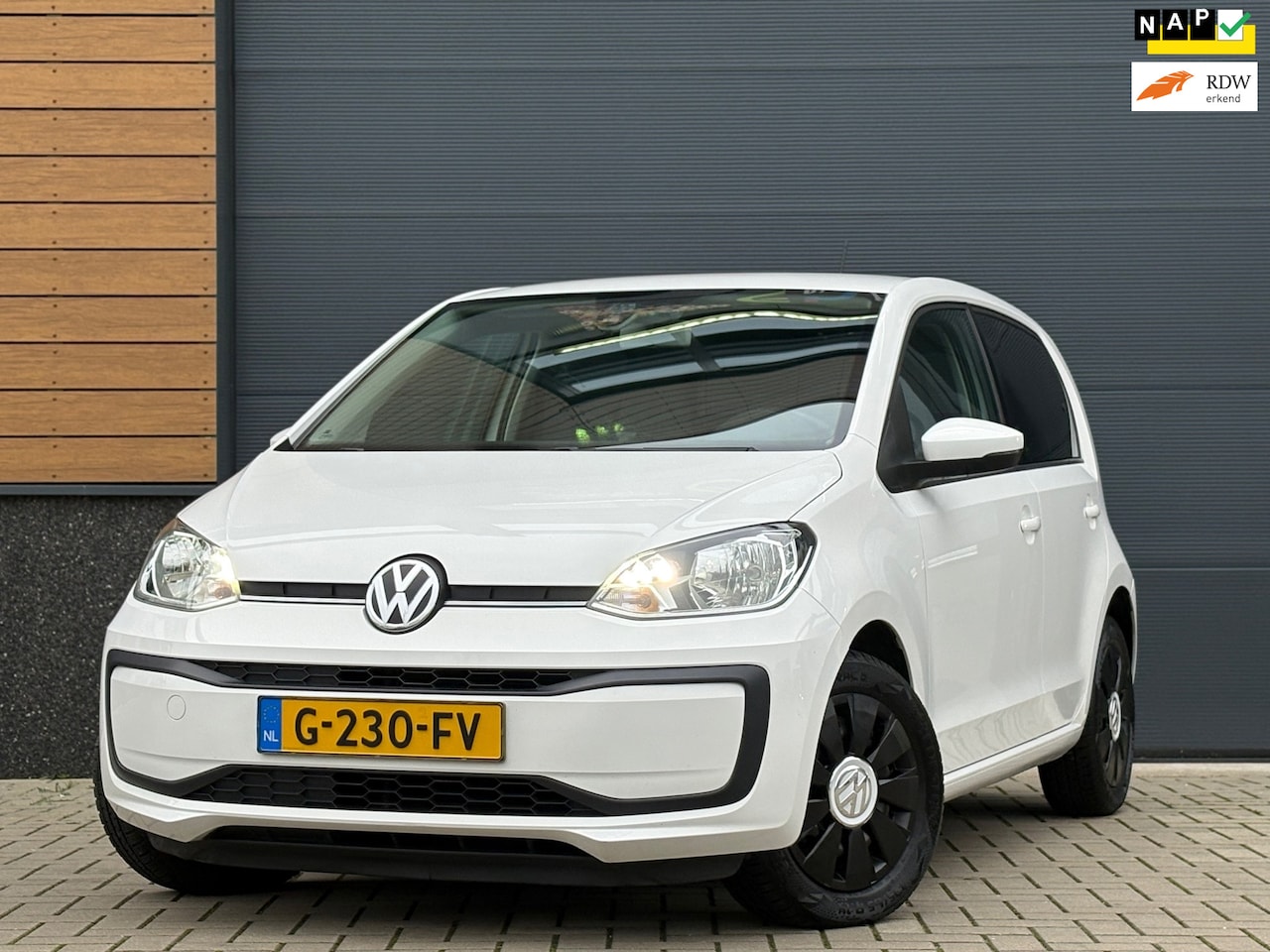 Volkswagen Up! - 1.0 BMT move up! - RIJKLAAR - APK 10-2027! - Airco - NET - AutoWereld.nl