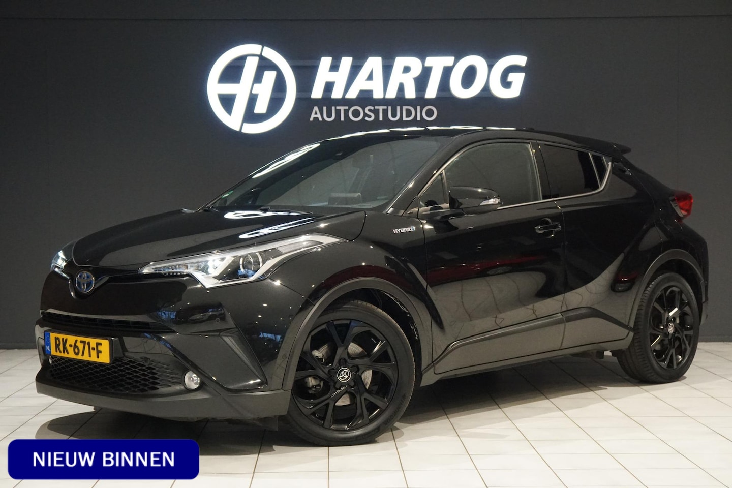 Toyota C-HR - 1.8 Hybrid Black Edition + LEDER / DODEHOEK / JBL / STOELVERWARMING / - AutoWereld.nl