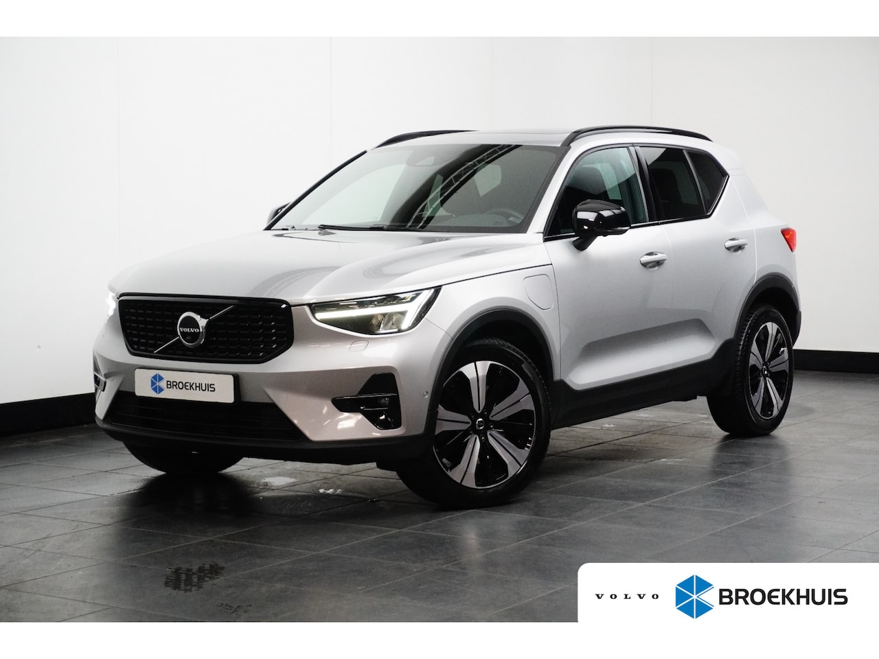 Volvo XC40 - T5 Recharge R-Design | Harman/Kardon | Panoramadak | 360° Camera | Trekhaak | Elek Stoel | - AutoWereld.nl