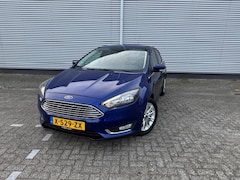 Ford Focus - 1.0 First Edition, elec sportstoelen 1/2 leder, navigatie, cruisecontrol, stoelverwarming