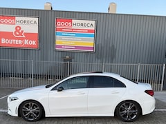 Mercedes-Benz A-klasse - 200 Premium Plus AMG Line 	•	AMG-styling 	•	Elektronische climate control 	•	18” lichtmetalen velgen 	•	Spo