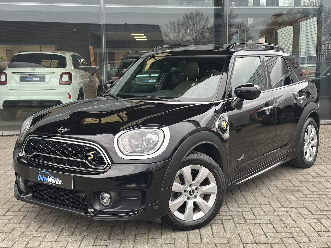 MINI Countryman - Mini 2.0 Cooper S E ALL4 Chili | Leer | Panorama | Key-less | Winter-pakket |  Interesse, - AutoWereld.nl