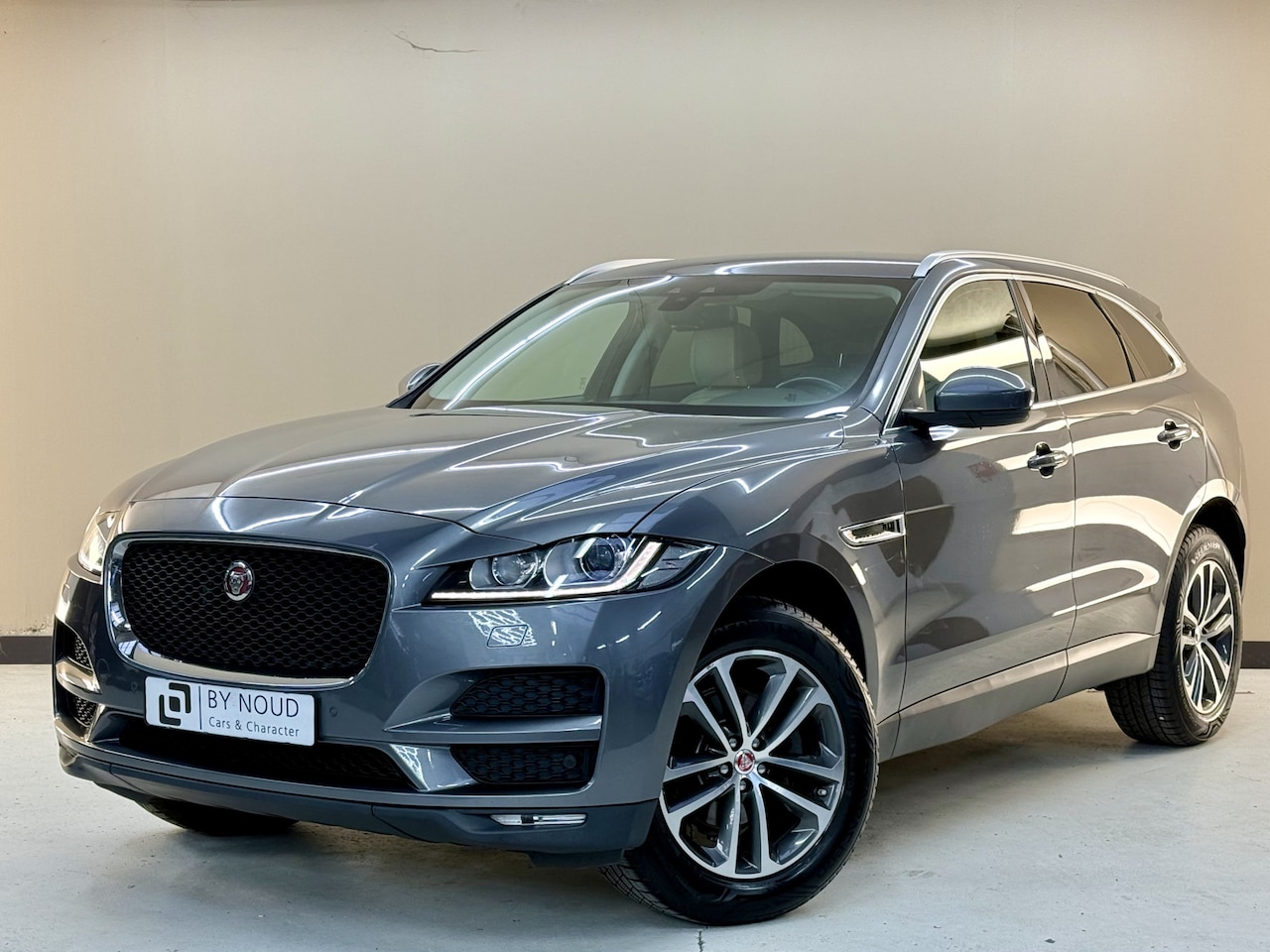 Jaguar F-Pace - 2.0 Portfolio AWD 20d, 180Pk, 2017, Volledig leder, Navigatie, 4 seizoenen banden, Climate - AutoWereld.nl