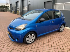 Toyota Aygo - RIJKAAR/APK/HISTORY/BEURT/NAP/AIRCO/5drs//DIREKT MEE