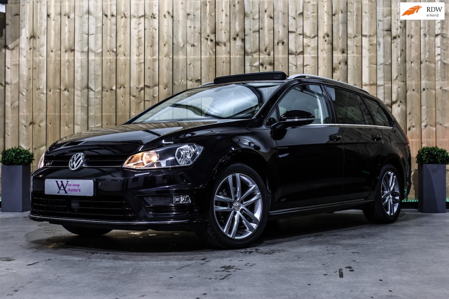 Volkswagen Golf Variant - 1.4 TSI R-Line *Pano*ACC*Stoelverwarming*Navi* - AutoWereld.nl
