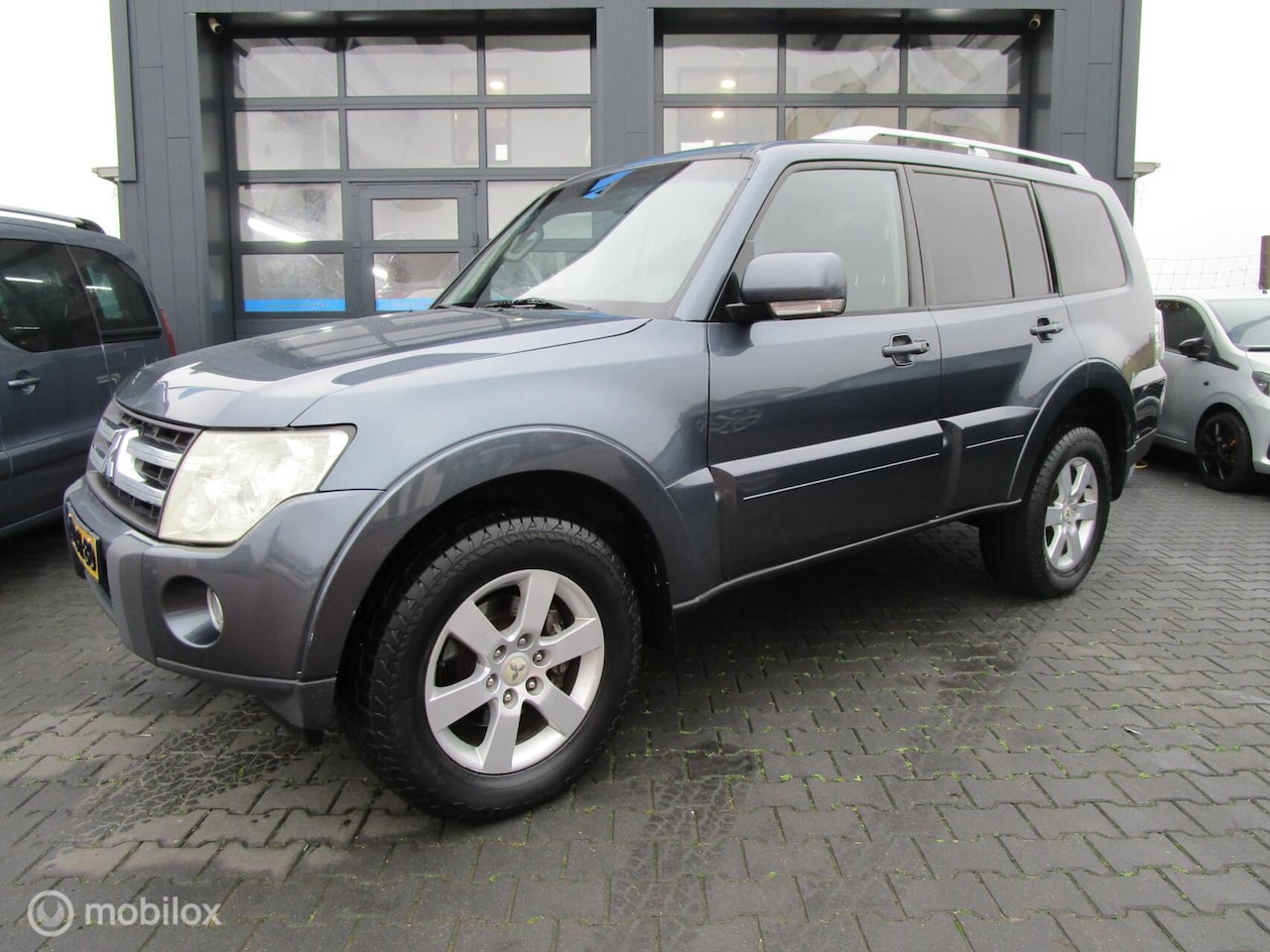 Mitsubishi Pajero - 3.2 DI-D Instyle Side Window Van 251dkm Automaat - AutoWereld.nl