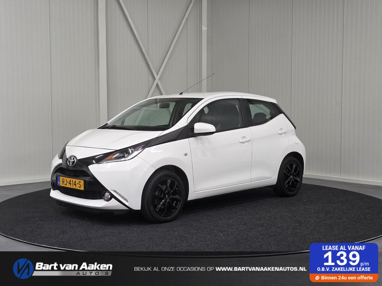 Toyota Aygo - 1.0 VVT-i x-play Airco Camera WInterbandenset - AutoWereld.nl