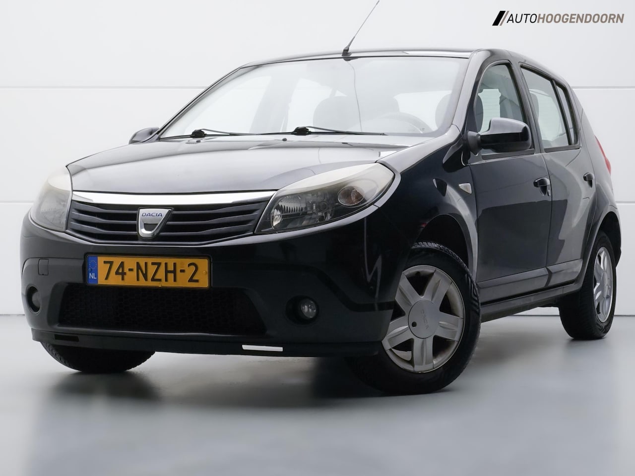 Dacia Sandero - 1.2 Blackline Edition (AIRCO,BLUETOOTH,COMFORT-STOELEN,NIEUWE APK,LM-VELGEN,TREKHAAK,TOPCO - AutoWereld.nl