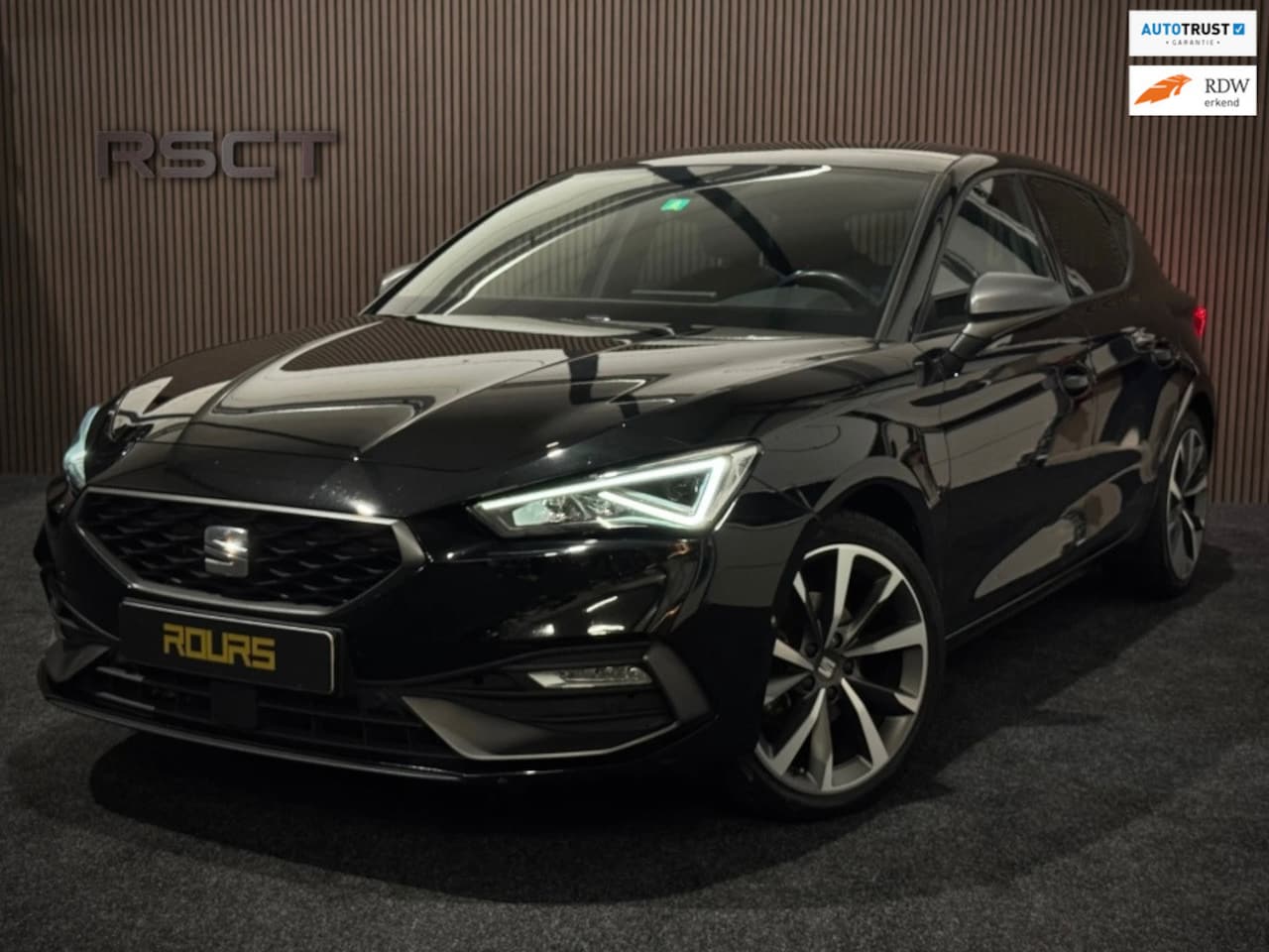 SEAT Leon - 1.5 eTSI FR Business Intense|Pano|Acc|Keyless|Camera - AutoWereld.nl