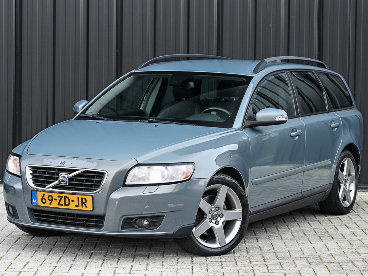 Volvo V50 - 2.4 Edition · 5 Cilinder · NL auto · Automaat · Parkeersensoren achter · Cruise control · - AutoWereld.nl