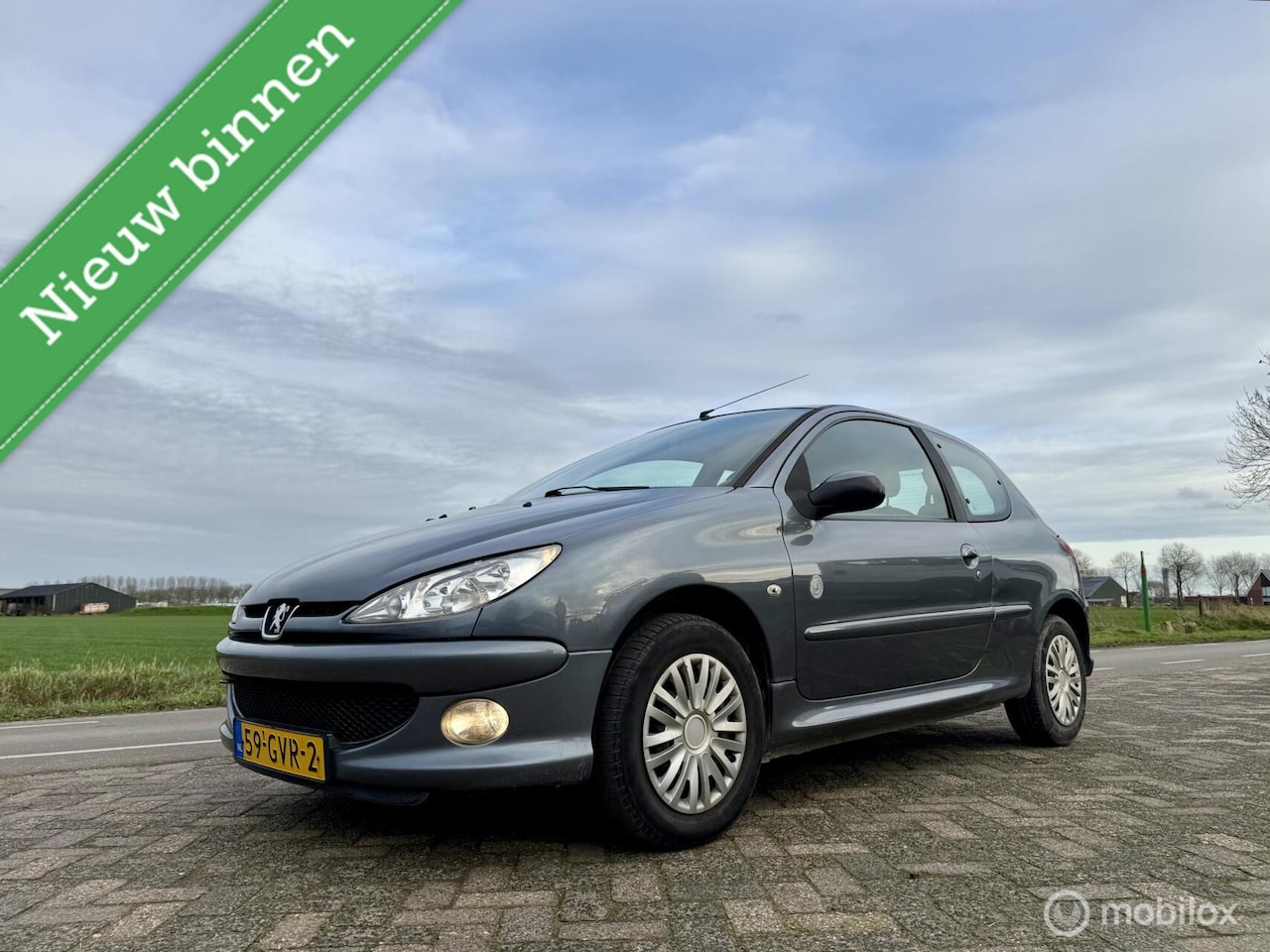 Peugeot 206 - 1.4 Génération 1.4 Génération, BJ 2008, Nieuw Model, Airco, APK - AutoWereld.nl