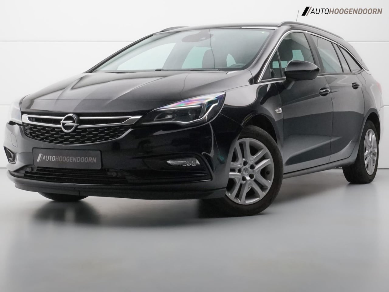 Opel Astra Sports Tourer - 1.2 Business Edition (APPLE CARPLAY,LED,STUUR-STOELVERWARMING,TREKHAAK,PARKEERSENSOREN,CLI - AutoWereld.nl