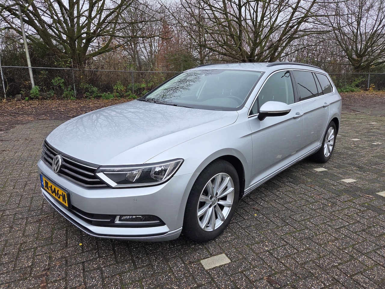 Volkswagen Passat Variant - 1.4 TSI ACT Comfortline Business line met winterpakket, trekhaak - AutoWereld.nl