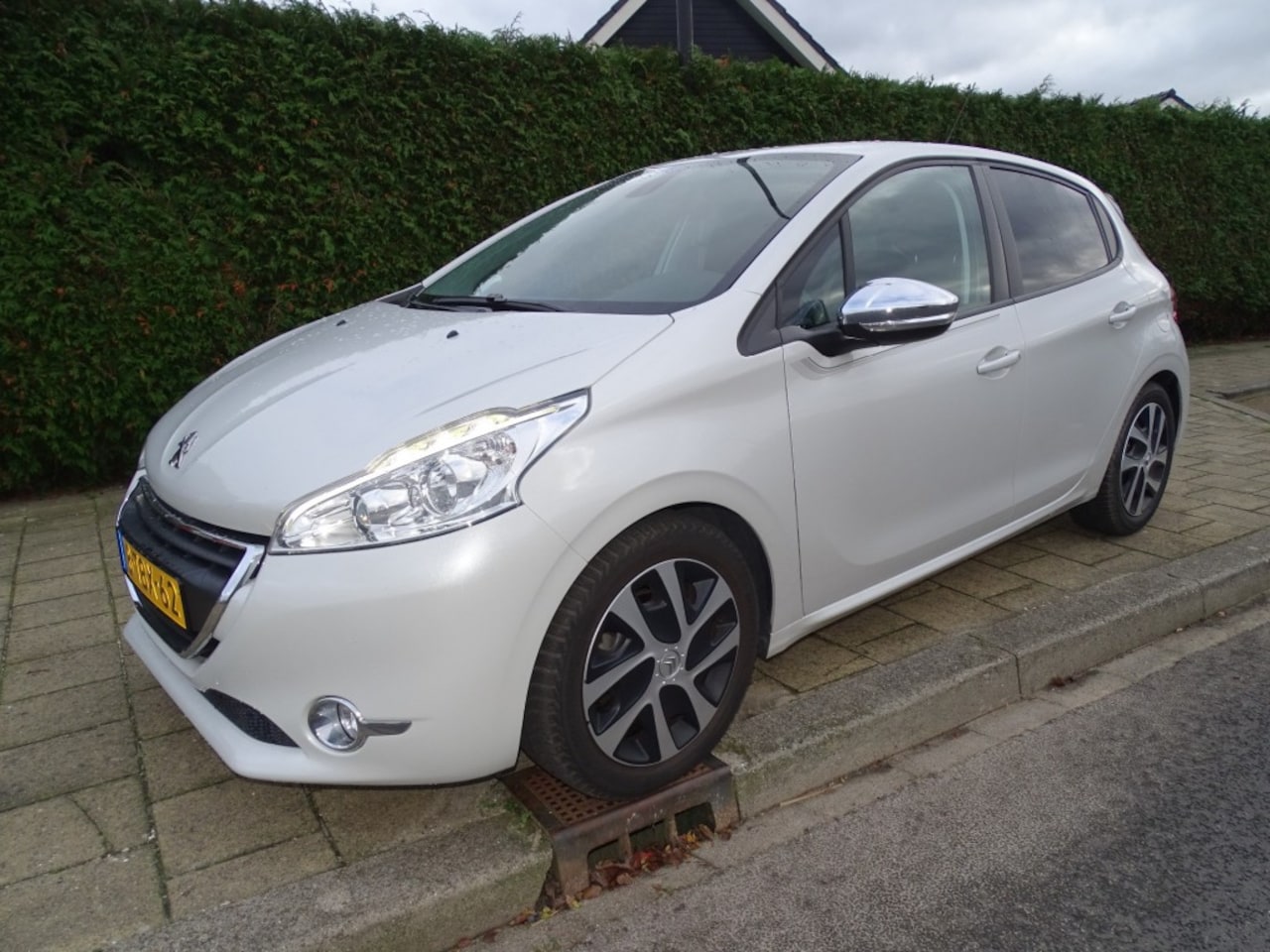 Peugeot 208 - 1.2 E-VTI OXYGO-Automaat-38197 Km-Navi-Media-Blth-Clima-Cruise-PDC - AutoWereld.nl