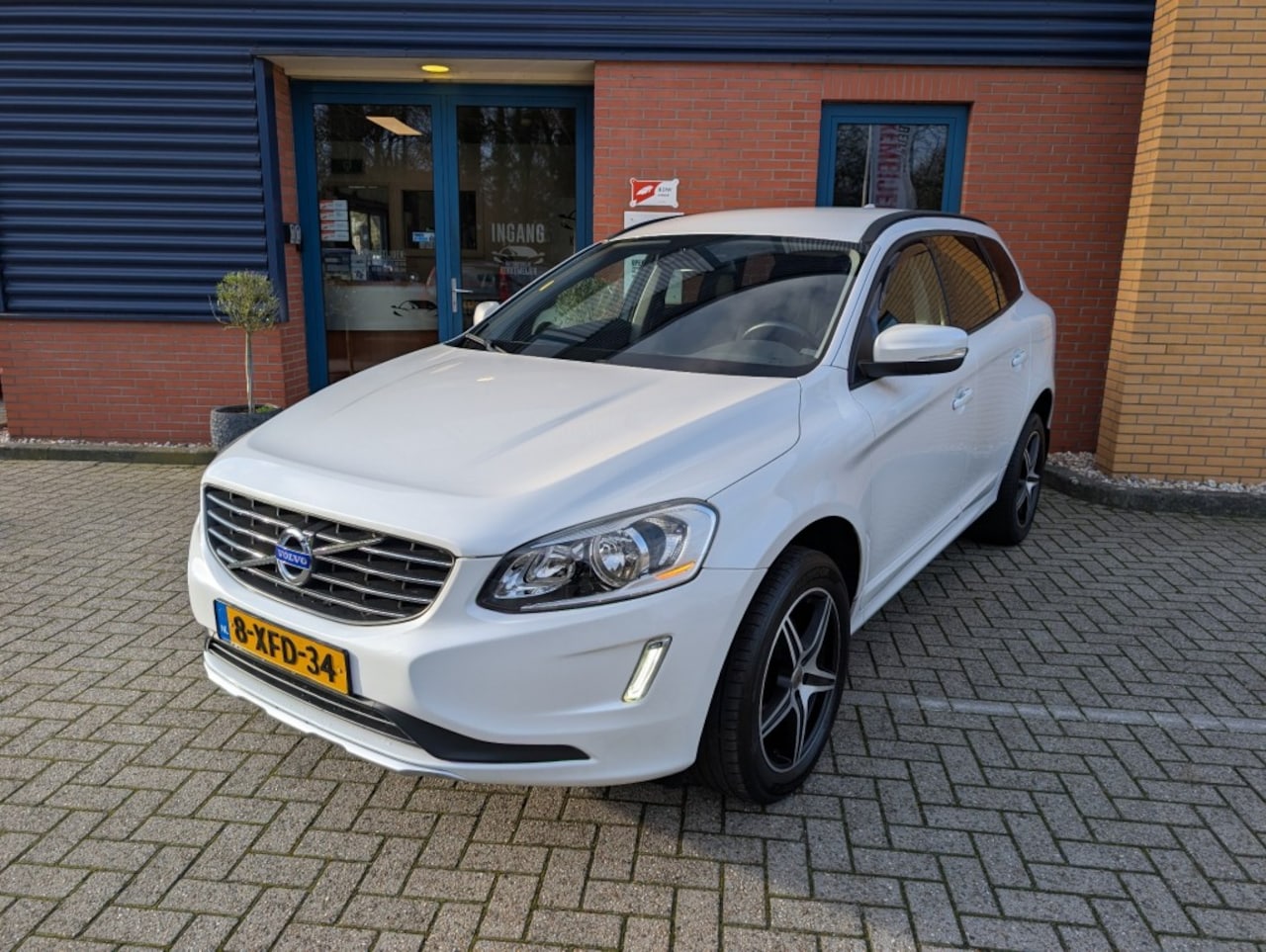 Volvo XC60 - 2.0 T5 FWD Summum 2.0 T5 FWD SUMMUM, Automaat, Trekhaak, Airco, PDC - AutoWereld.nl