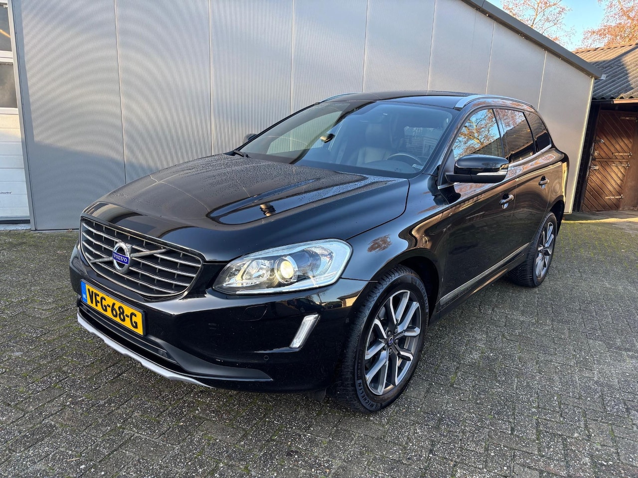 Volvo XC60 - 2.0 D4 Inscription | leder | Navi | grijs kenteken - AutoWereld.nl
