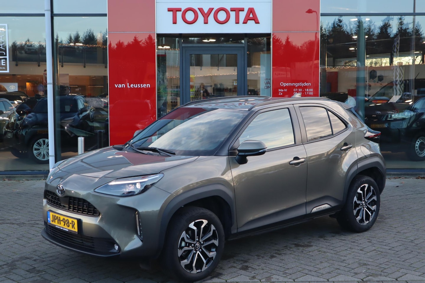 Toyota Yaris Cross - 1.5 Hybrid 115 Dynamic STOEL/STUUR/VOORRUITVERWARM. P-SENSOREN KEYLESS ANDROID/APPLE KEYLE - AutoWereld.nl