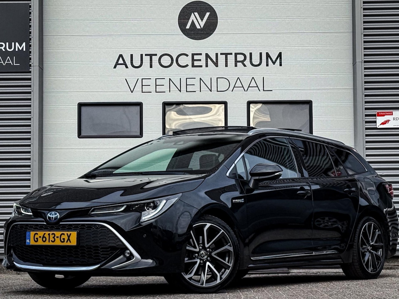 Toyota Corolla Touring Sports - 2.0 Hybrid PANO/LEDER/JBL/CAMERA/HUD/NAP - AutoWereld.nl