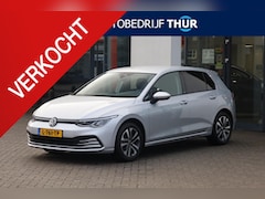 Volkswagen Golf - 1.0 eTSI Life 81KW/110PK DSG, afneembare trekhaak, Vier seizoenenbanden, privacy glas, nav