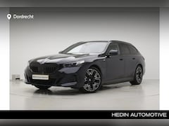 BMW 5-serie Touring - 530e M-Sport | 20" | Trekhaak | Driving Assistant Plus | Travel Pack | Camera