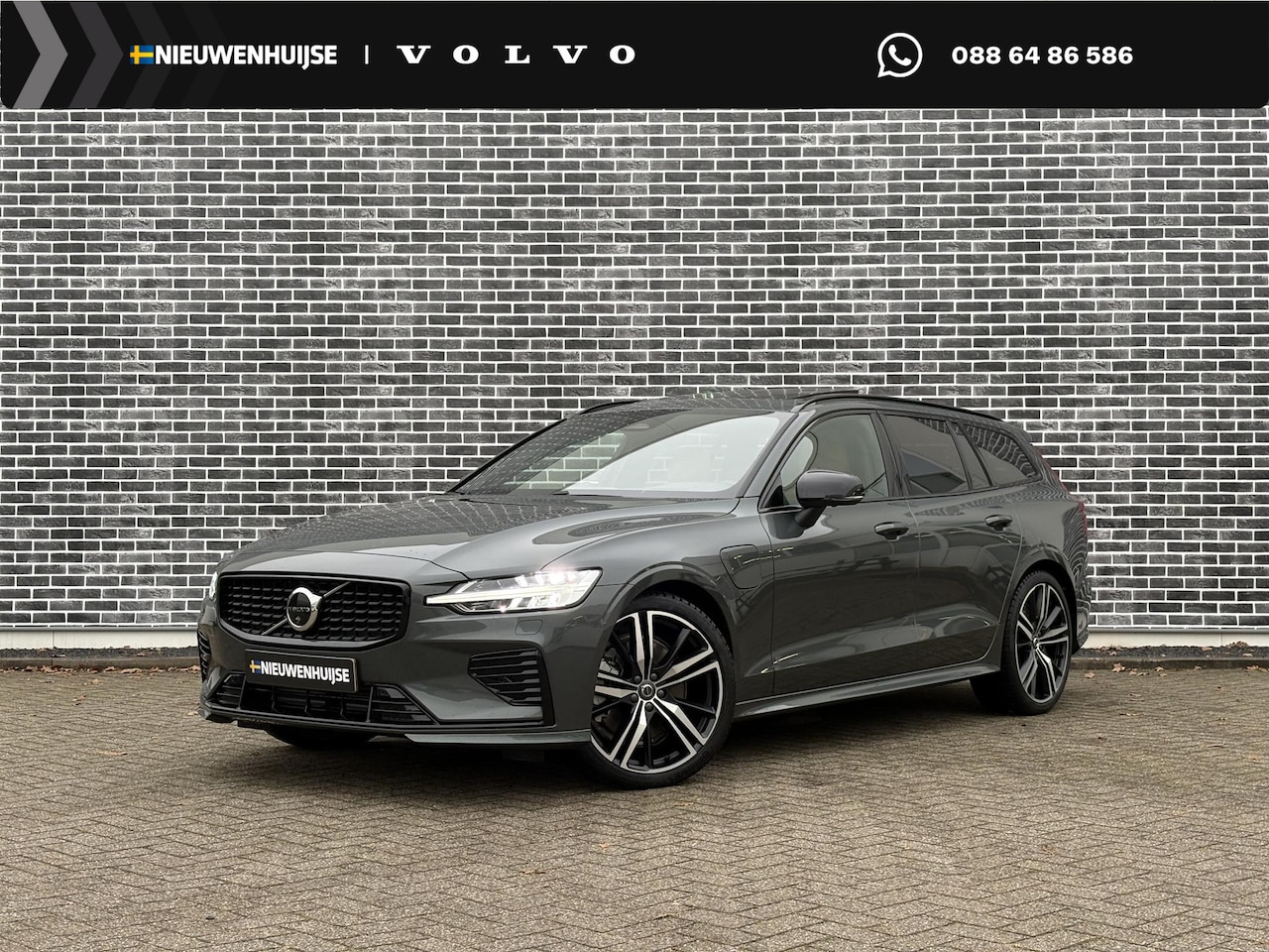 Volvo V60 - T6 Plug-in hybrid AWD Ultra Dark | Adaptieve Cruise Control | Dodehoek Detectie | Bowers & - AutoWereld.nl
