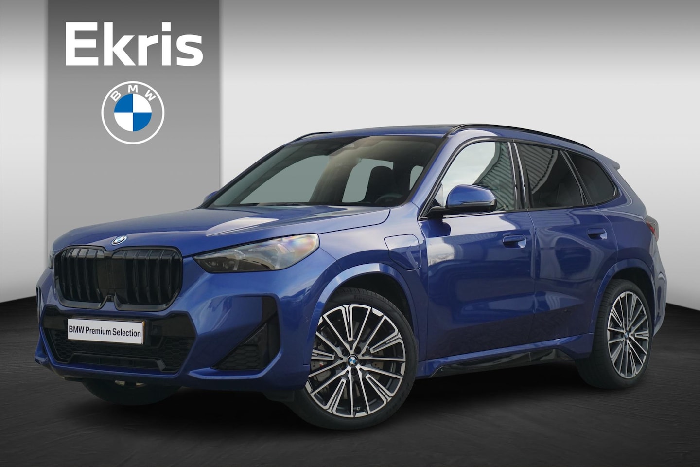 BMW X1 - xDrive25e M Sportpakket 20'' / Panoramadak / Harman Kardon / Trekhaak / Elektrisch Verstel - AutoWereld.nl