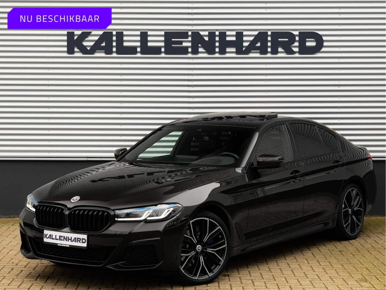 BMW 5-serie - 530e M-Sport - Individual ''Crystal Casserit Black'' - Dak - Head-Up - AutoWereld.nl