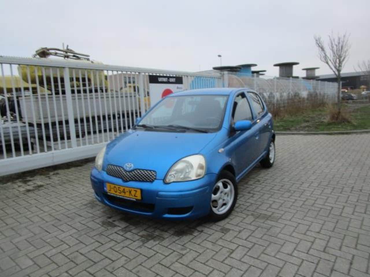 Toyota Yaris - 1.3 VVT-i Terra 1.3 VVT-i Terra, 5 Deurs, Airco - AutoWereld.nl