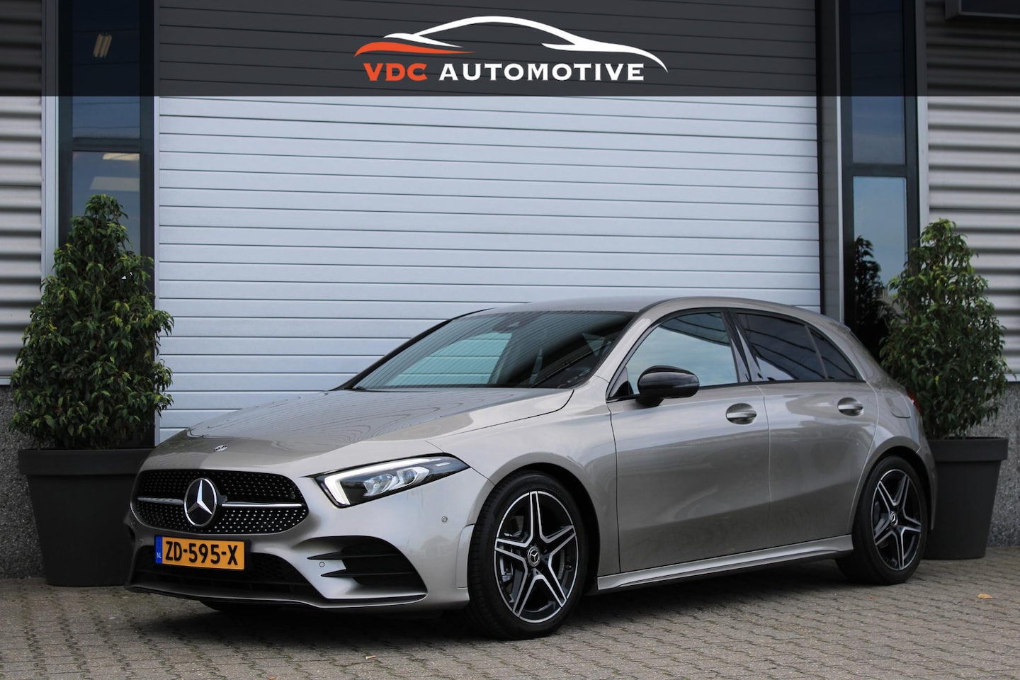 Mercedes-Benz A-klasse - 180 AMG Camera | Night | Widescreen | Mojavezilver | Dealer Onderhouden - AutoWereld.nl