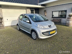 Peugeot 107 - 1.0-12V XS 5-drs Elekt. ramen Nieuwe APK