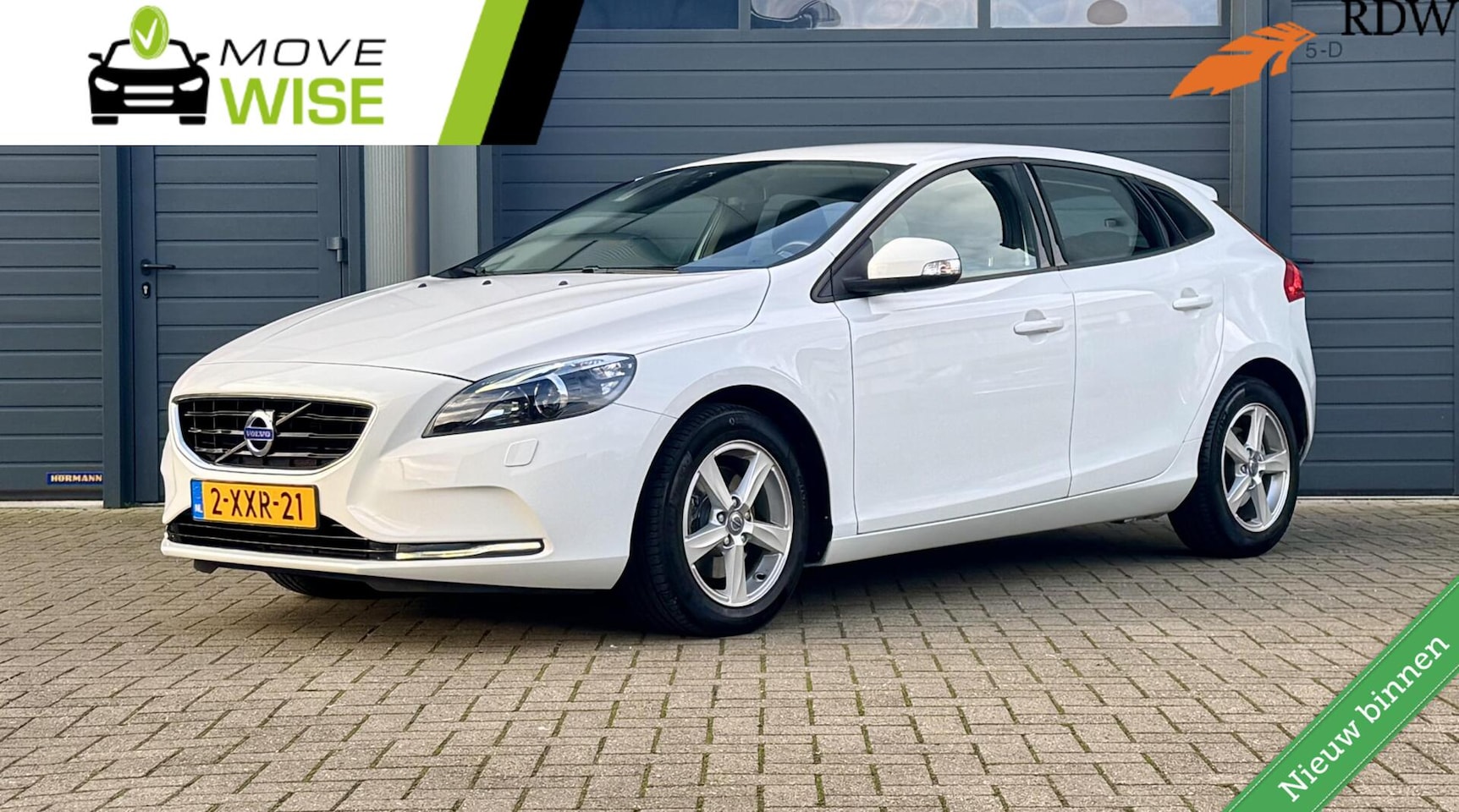 Volvo V40 - T2 - 120pk Momentum | 121.000 km | Trekhaak Afnb. | Stoelverwarming | 1e eigenaar | Xenon - AutoWereld.nl
