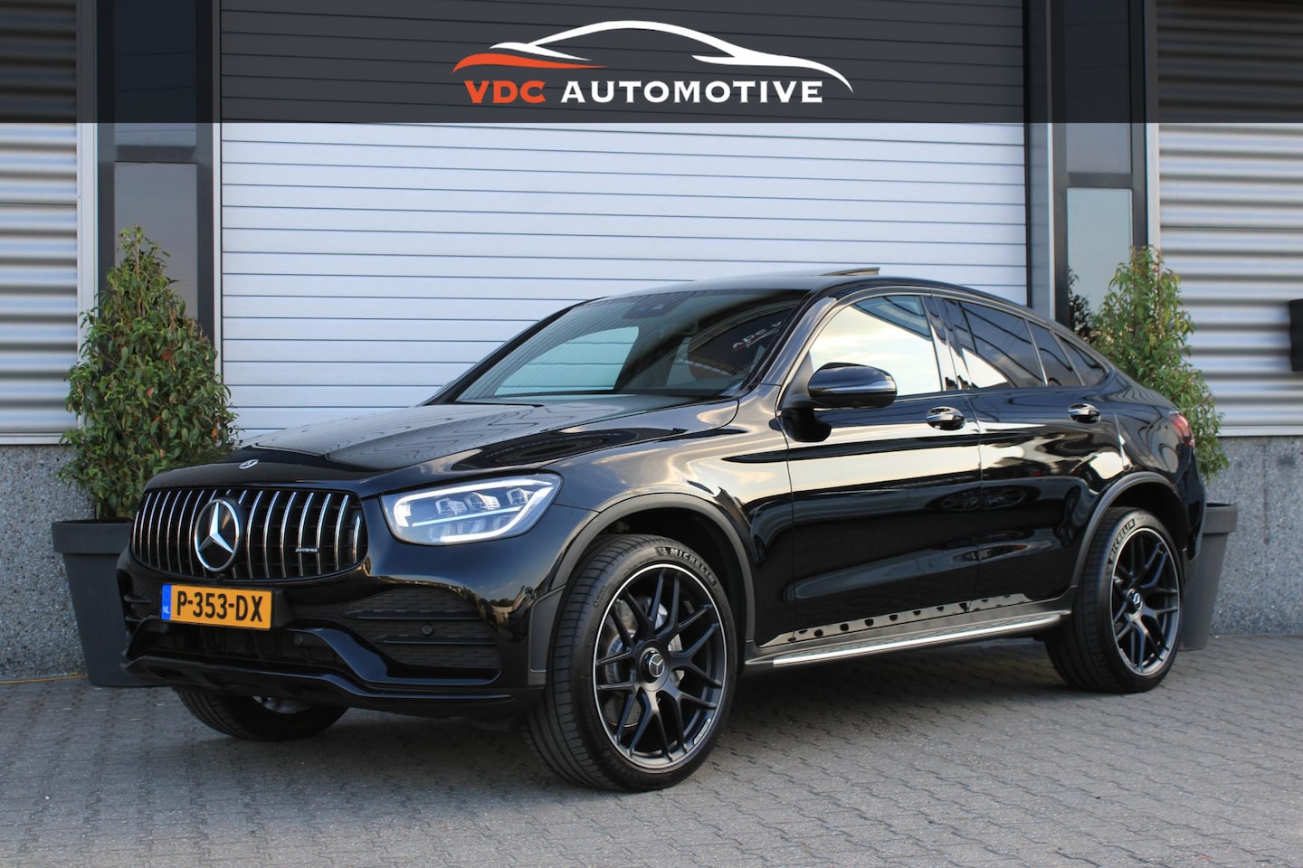 Mercedes-Benz GLC-klasse Coupé - 300e 4M AMG Schuifdak | Trekhaak | Bruin Leder | 360 Camera | Night | 21" AMG Velgen | BTW - AutoWereld.nl