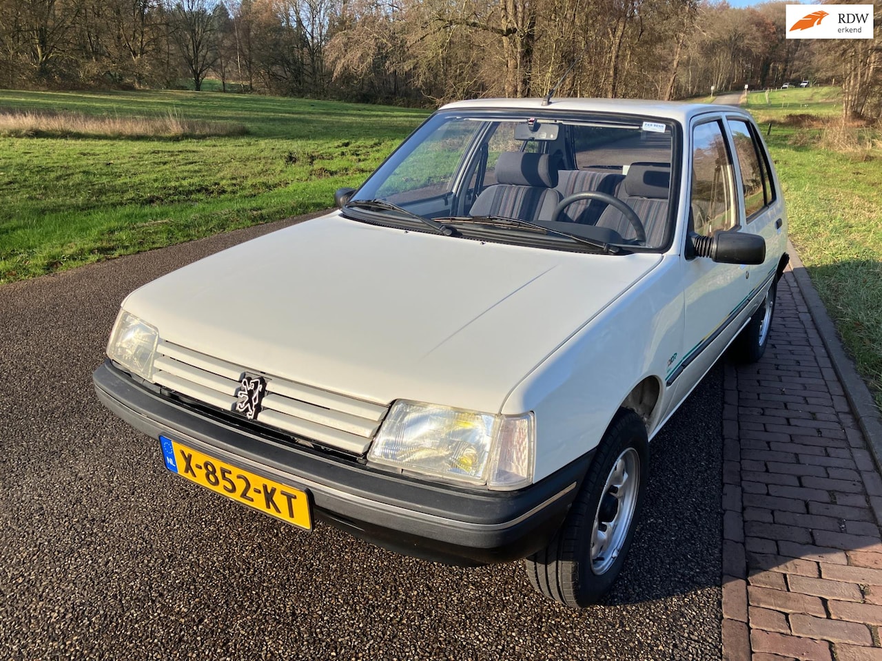 Peugeot 205 - 1.1i GL 95000 km! - AutoWereld.nl