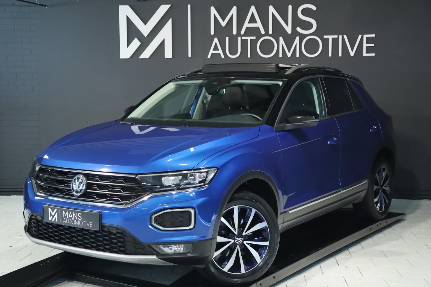 Volkswagen T-Roc - 1.5 TSI / PANODAK / VIRTUAL / DODEHOEK / ACC / CAMERA - AutoWereld.nl