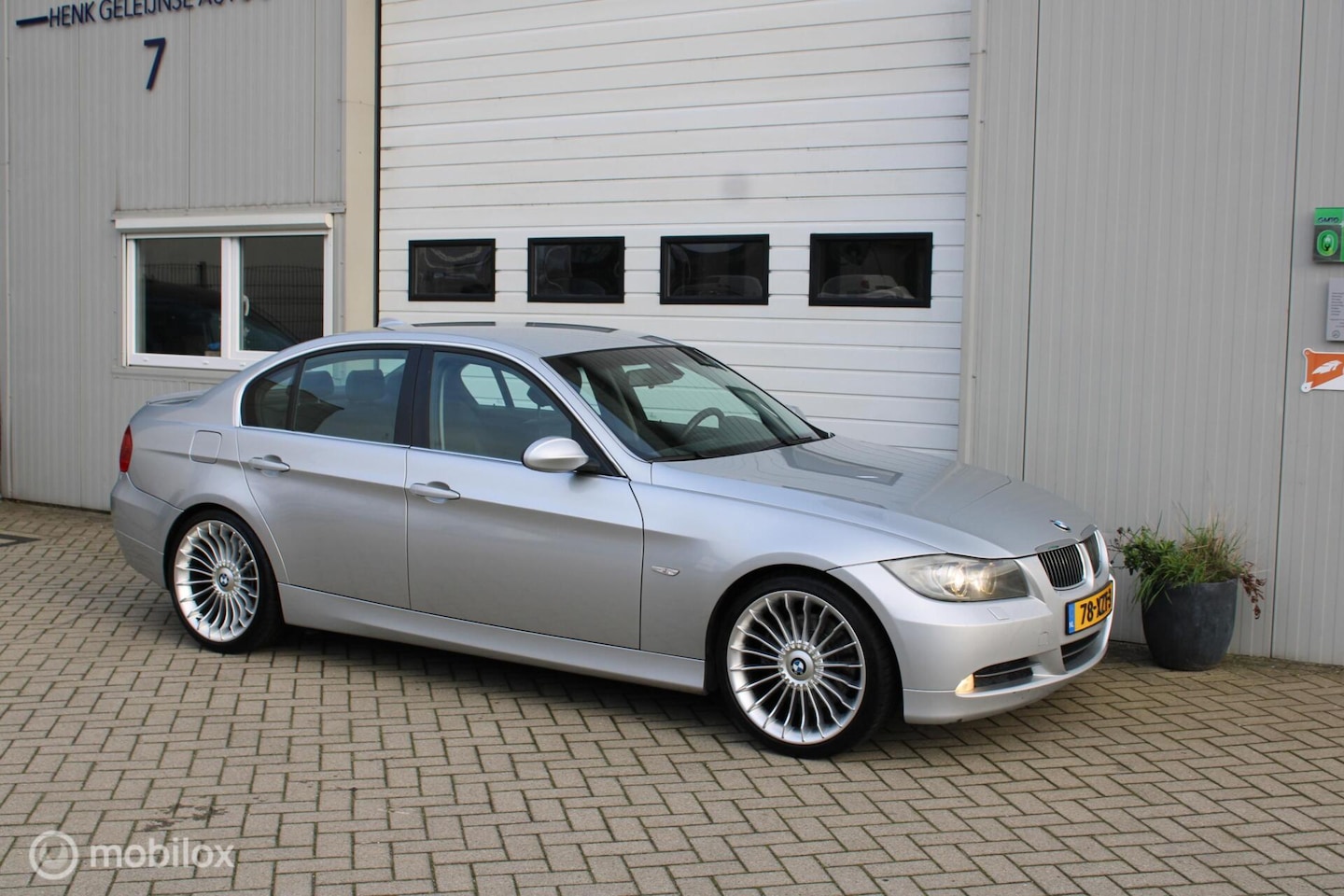 BMW 3-serie - 330i 330i - AutoWereld.nl