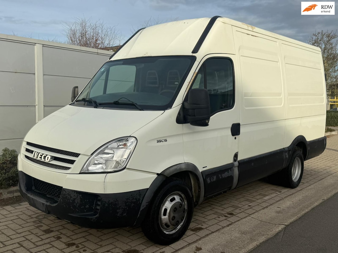 Iveco Daily - 35C15V 330 H3 / 3.0 dubbellucht - AutoWereld.nl