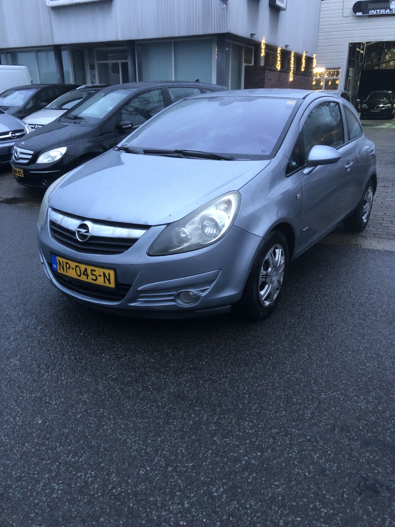 Opel Corsa - 1.4-16V Enjoy. Airco Apk 24-03-2026 Lichte schade op rechter voorscherm. - AutoWereld.nl
