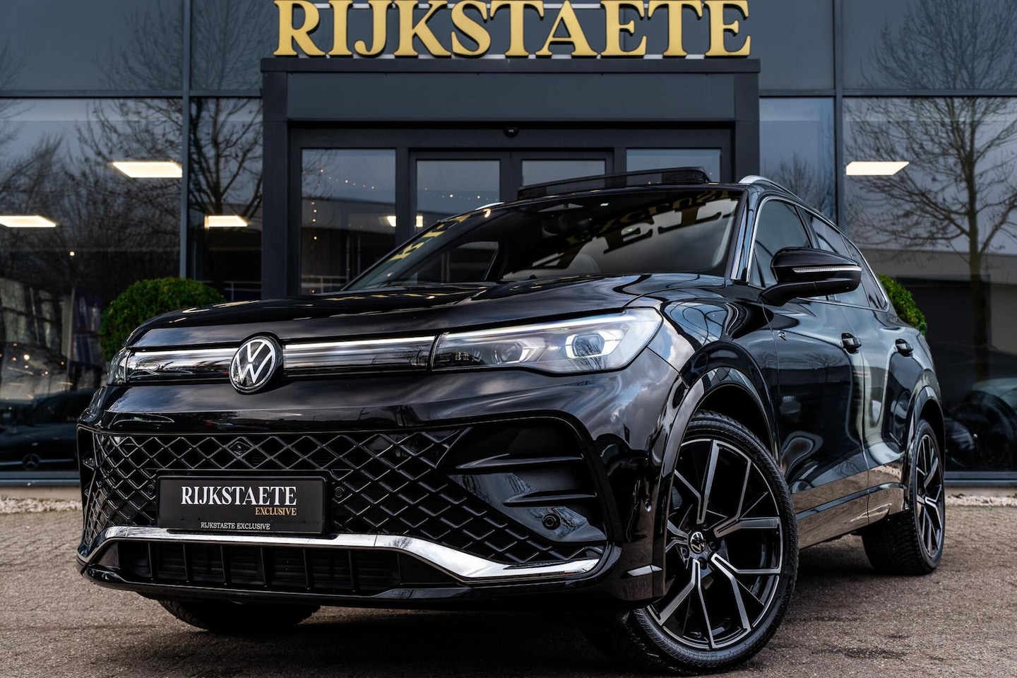 Volkswagen Tiguan - 1.5 eTSI R-Line|PANO|MASSAGE|HK|ACC|CAMERA - AutoWereld.nl