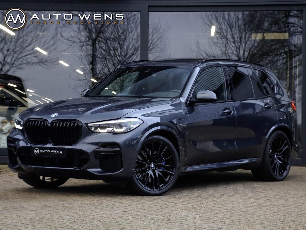 BMW X5 - xDrive45e M Sport Lucht Pano 22” Laser Zwarte hemel - AutoWereld.nl