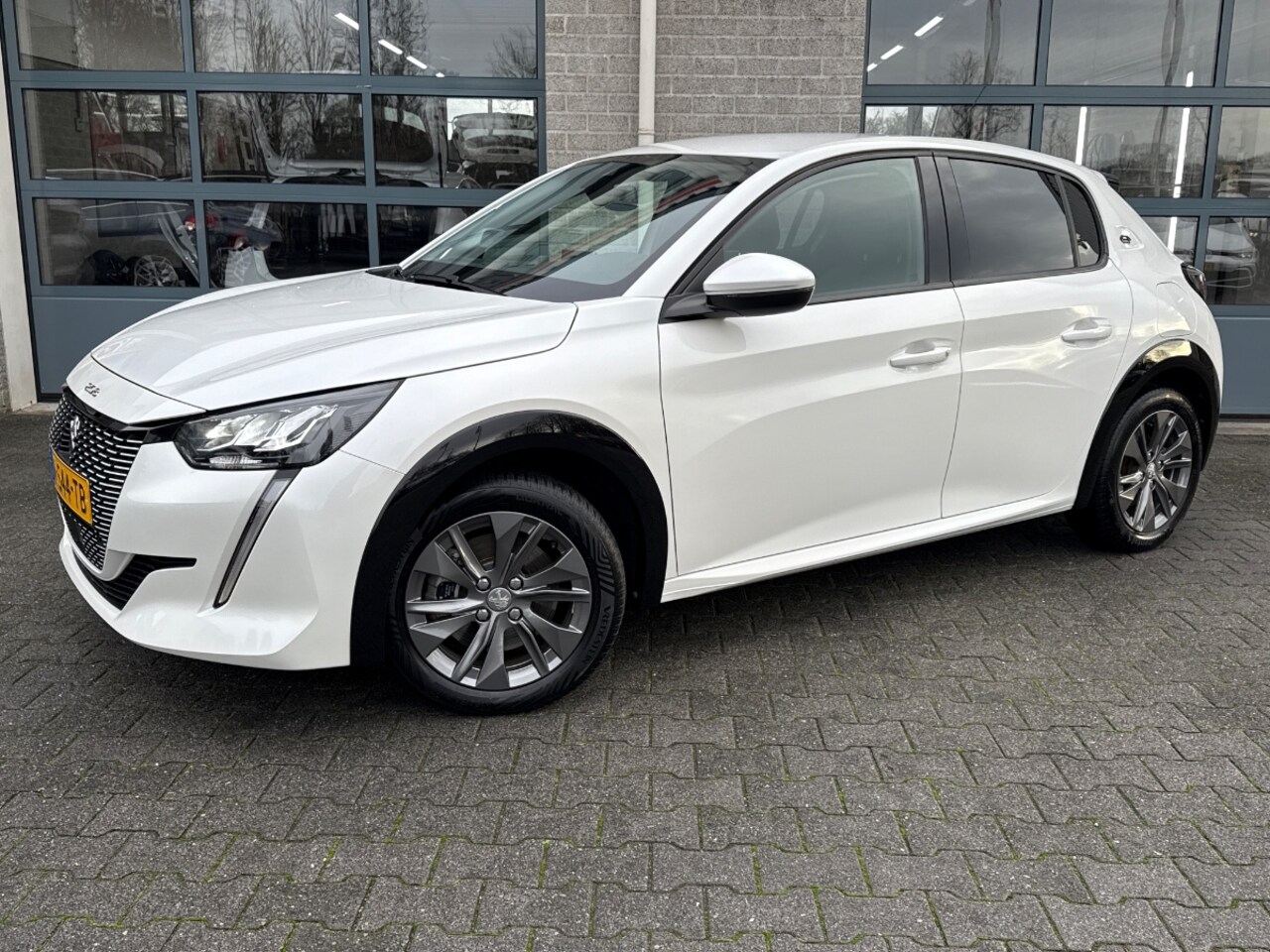 Peugeot e-208 - EV Allure Pack 50 kWh|SOH 91%|CAMERA|DAB| - AutoWereld.nl